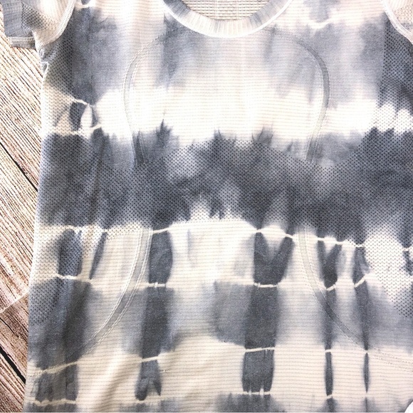 Lululemon Swiftly Tech Blue Tie Dye Short Sleeve T Shirt Size 6 - Picture 6 of 9